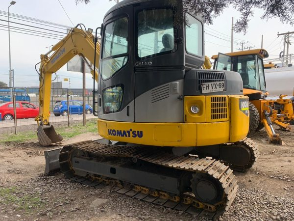 Patio Nijomasa con maquinaria Komatsu
